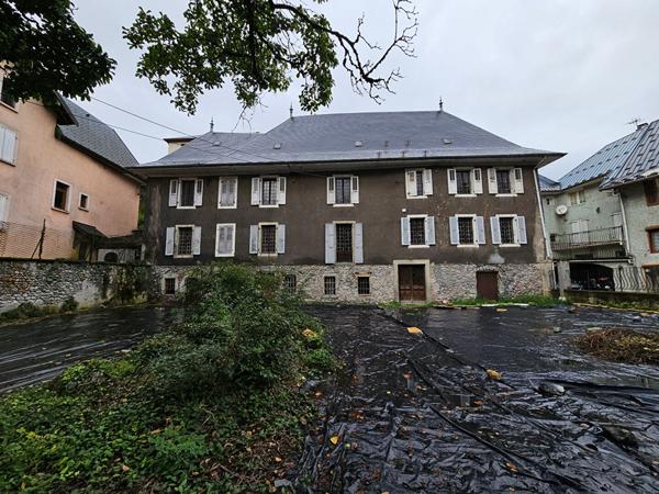 Maison - 20 pièces - 570 m²