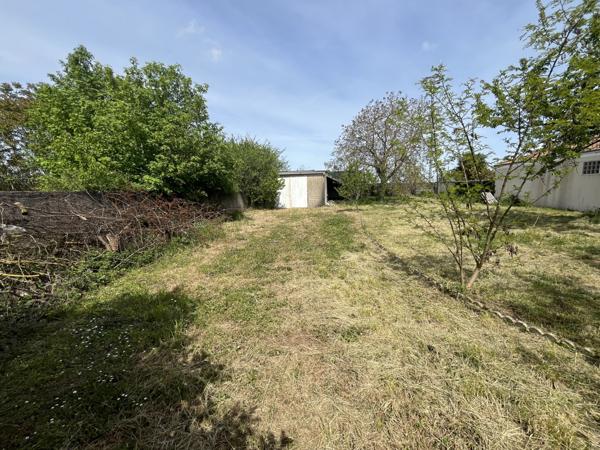 Poitiers (86000) MAISON PLAIN PIED 100 M2 A RENOVER AVEC JARDIN 1700 M2 ET GARAGE 50 M2