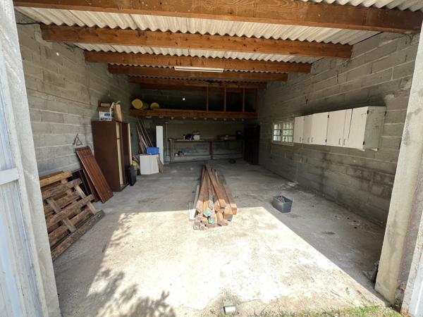 Poitiers (86000) MAISON PLAIN PIED 100 M2 A RENOVER AVEC JARDIN 1700 M2 ET GARAGE 50 M2