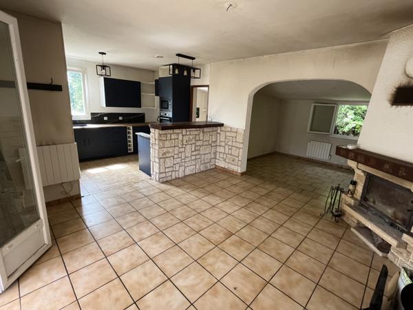 Poitiers (86000) MAISON PLAIN PIED 100 M2 A RENOVER AVEC JARDIN 1700 M2 ET GARAGE 50 M2