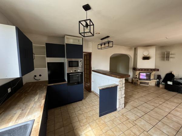 Poitiers (86000) MAISON PLAIN PIED 100 M2 A RENOVER AVEC JARDIN 1700 M2 ET GARAGE 50 M2