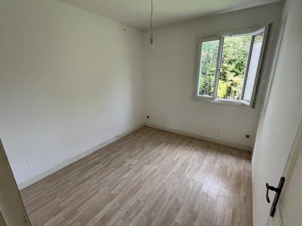 Poitiers (86000) MAISON PLAIN PIED 100 M2 A RENOVER AVEC JARDIN 1700 M2 ET GARAGE 50 M2