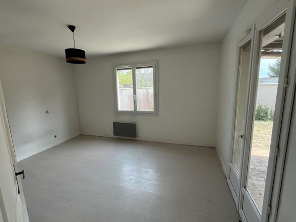 Poitiers (86000) MAISON PLAIN PIED 100 M2 A RENOVER AVEC JARDIN 1700 M2 ET GARAGE 50 M2