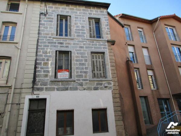 Centre ville de BOEN SUR LIGNON, immeuble  à rénover sur sous-sol,  260m²hab avec cour et dépendance