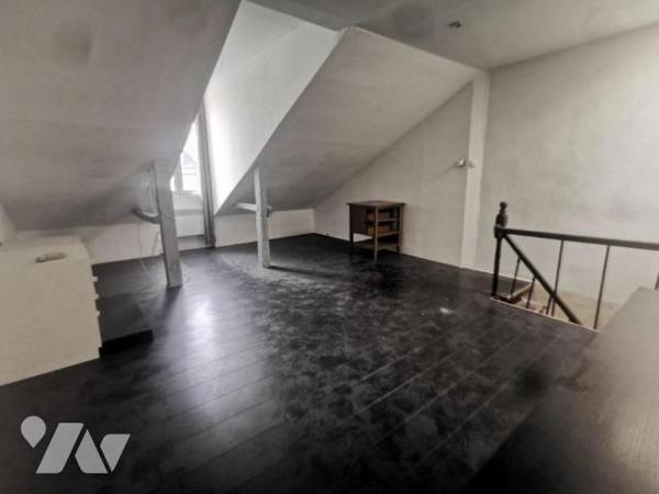 Une maison à usage d'habitation comprenant:
- au rez de chaussée: une pièce de vie avec cuisin...