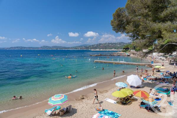 à vendre  100 m2 LES ISSAMBRES - 83