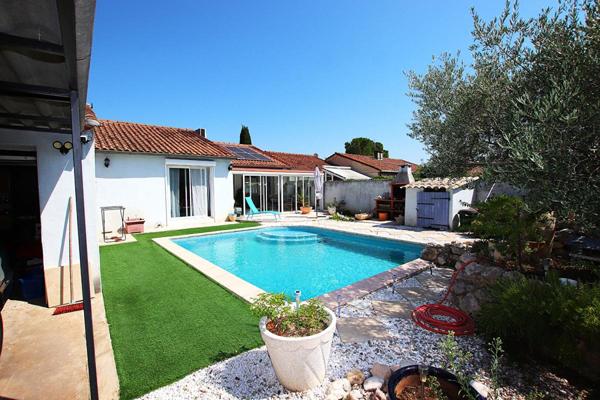 Villa F4 de 115m2 avec piscine et garage Dble