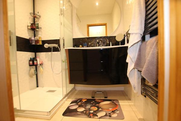 Villa F4 de 115m2 avec piscine et garage Dble