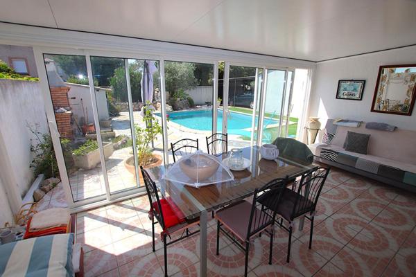 Villa F4 de 115m2 avec piscine et garage Dble