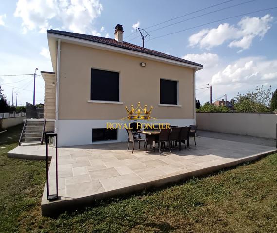 Vue sur la belle terrasse carrelée, excellent quartier