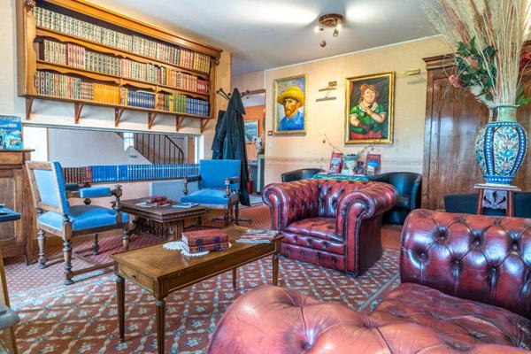 SUD ANGERS - MURS COMMERCIAUX HOTEL  450 m²