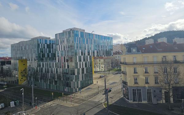 Appartement à vendre    3 pièces • 72,84 m2 Saint-Étienne