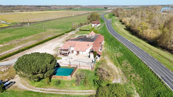 Maison longere de 1 400 m²