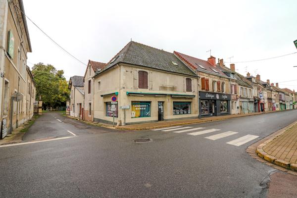 Immeuble La Guerche Sur L Aubois, investissement, 2h30 de Paris, location