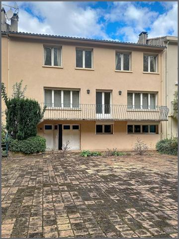 Maison 4 chambres, bel emplacement, parking privé