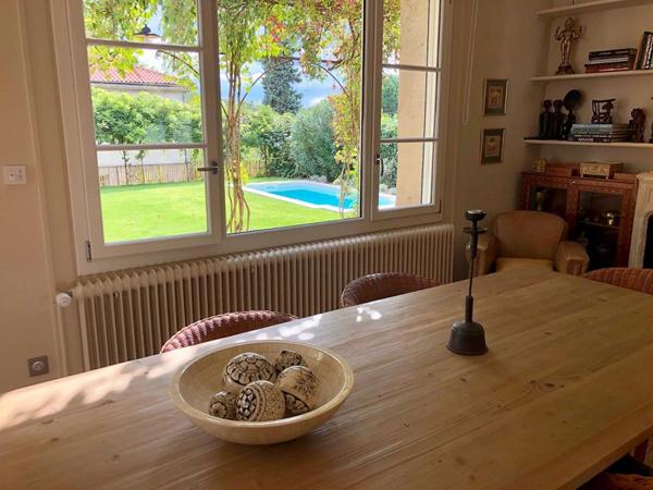 Maison de Maitre ± 275 m2 , terrain 569 m2, piscine chauffée, perle rare !