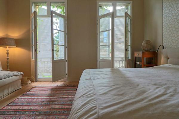 Maison de Maitre ± 275 m2 , terrain 569 m2, piscine chauffée, perle rare !