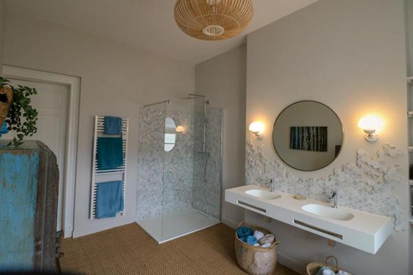 Maison de Maitre ± 275 m2 , terrain 569 m2, piscine chauffée, perle rare !