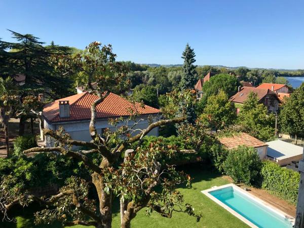 Maison de Maitre ± 275 m2 , terrain 569 m2, piscine chauffée, perle rare !