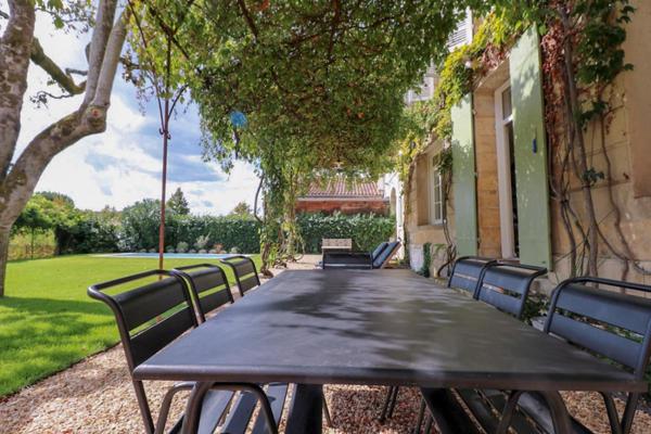 Maison de Maitre ± 275 m2 , terrain 569 m2, piscine chauffée, perle rare !