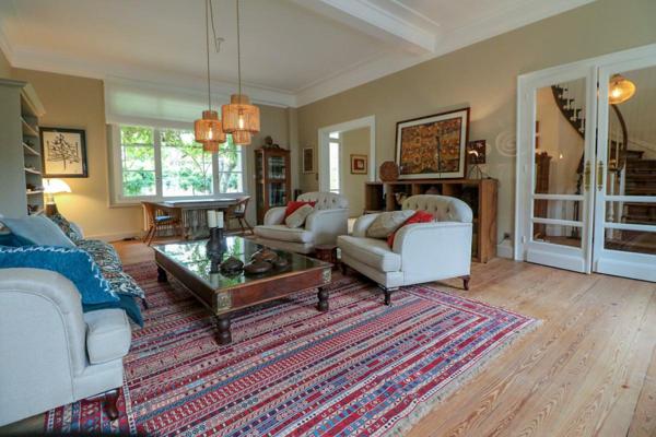 Maison de Maitre ± 275 m2 , terrain 569 m2, piscine chauffée, perle rare !