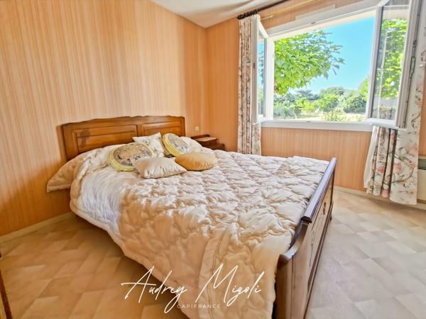 Maison de plain-pied de 90m², proche commerces, avec garage, terrain plat et clôturé
