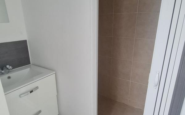Appartement à louer    2 pièces • 63 m2 Croix