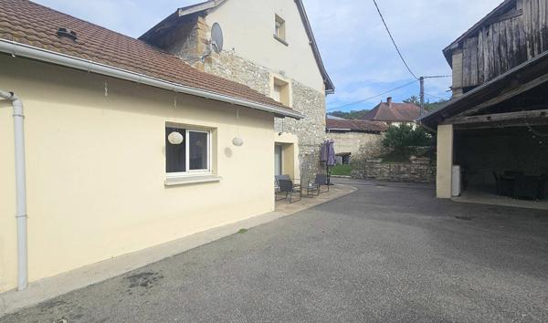 Saint Genix Les Villages - Maison 2 chambres - jardin, cour