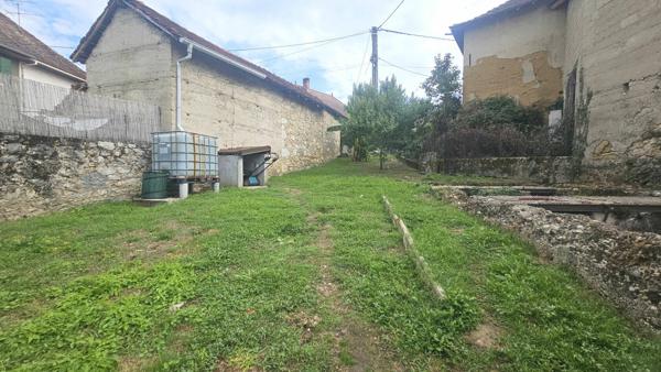 Saint Genix Les Villages - Maison 2 chambres - jardin, cour