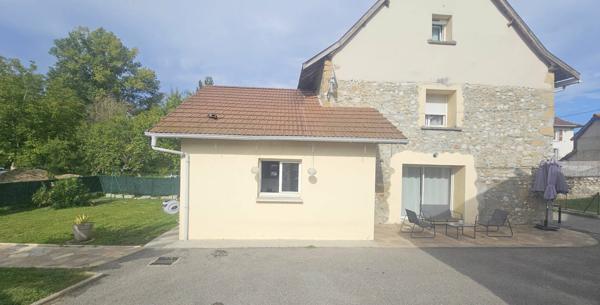 Saint Genix Les Villages - Maison 2 chambres - jardin, cour
