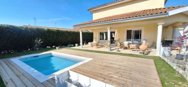 Maison  récente d'exception à vendre à  Viriat  - 6 pièces, 165 m²,  5 ch sur 691 m2 de terrain .