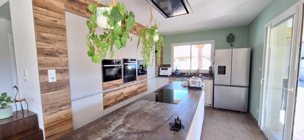 Maison  récente d'exception à vendre à  Viriat  - 6 pièces, 165 m²,  5 ch sur 691 m2 de terrain .