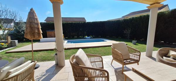 Maison  récente d'exception à vendre à  Viriat  - 6 pièces, 165 m²,  5 ch sur 691 m2 de terrain .