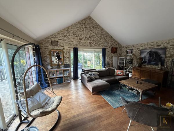 Maison
                                                                                                                                                                                                                                                                                                                        8 pièce(s)                                                                                                                                                                                                          6 chambre(s)                                                                                                                                                                                                          210  m²