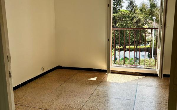 Appartement à vendre    3 pièces • 45 m2 Saint-Cyr-sur-Mer