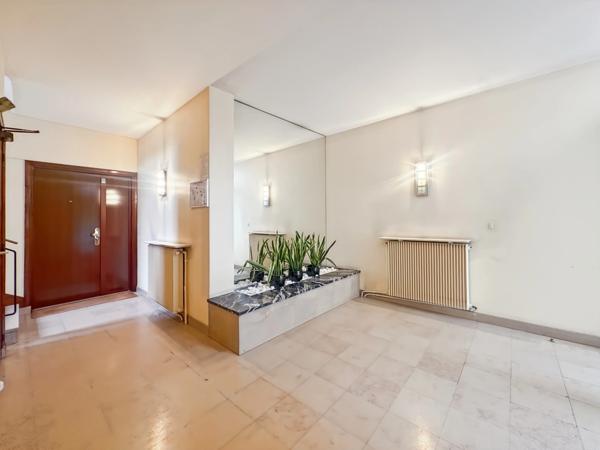 Exclusivité - A vendre - Appartement très lumineux - Vue dégagée - Balcon - 4 pièces - 3 chambres - Cuisine indépendante - Salle de bains - Cave et Parking - Proximité des Commerces, Écoles et RER