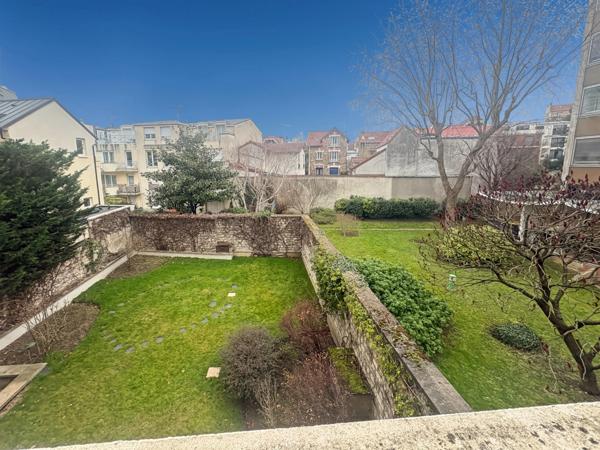 Exclusivité - A vendre - Appartement très lumineux - Vue dégagée - Balcon - 4 pièces - 3 chambres - Cuisine indépendante - Salle de bains - Cave et Parking - Proximité des Commerces, Écoles et RER