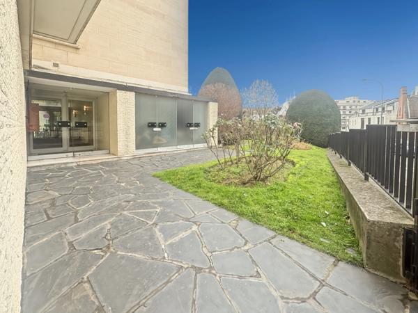 Exclusivité - A vendre - Appartement très lumineux - Vue dégagée - Balcon - 4 pièces - 3 chambres - Cuisine indépendante - Salle de bains - Cave et Parking - Proximité des Commerces, Écoles et RER