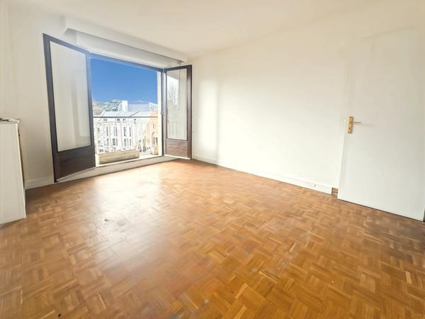 Exclusivité - A vendre - Appartement très lumineux - Vue dégagée - Balcon - 4 pièces - 3 chambres - Cuisine indépendante - Salle de bains - Cave et Parking - Proximité des Commerces, Écoles et RER