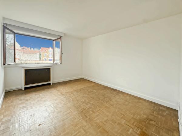 Exclusivité - A vendre - Appartement très lumineux - Vue dégagée - Balcon - 4 pièces - 3 chambres - Cuisine indépendante - Salle de bains - Cave et Parking - Proximité des Commerces, Écoles et RER