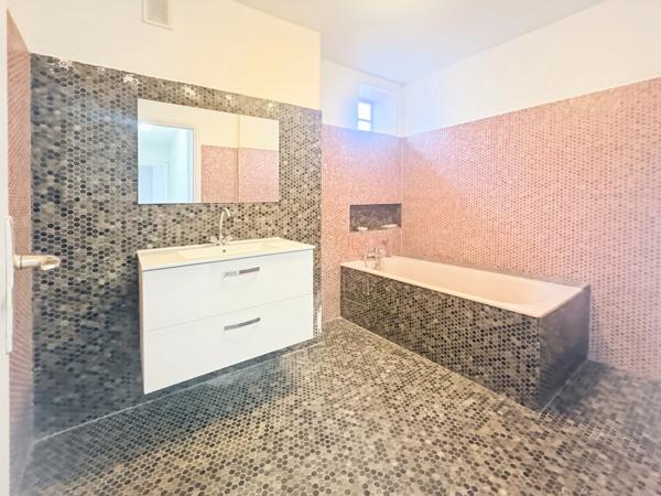 Exclusivité - A vendre - Appartement très lumineux - Vue dégagée - Balcon - 4 pièces - 3 chambres - Cuisine indépendante - Salle de bains - Cave et Parking - Proximité des Commerces, Écoles et RER