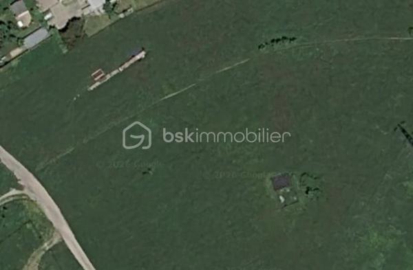 À vendre, terrain de 166 m² situé en plein centre de Modane.

Terrain constructible offrant également la possibilité de profiter d’un espace extérieur idéal pour les amateurs de jardinage : potager, plantations, jardin d’agrément ou simplement espace de détente.

Un bien rare en centre-ville, permettant de disposer d’un véritable espace de verdure à proximité immédiate des commerces et commodités.

• Surface : 166 m²
• Terrain constructible
• Idéal potager et jardinage
• Espace de détente et jardin d’agrément
• Emplacement central à Modane

MODANE (73500) identifiant cadastral 731570000C0075