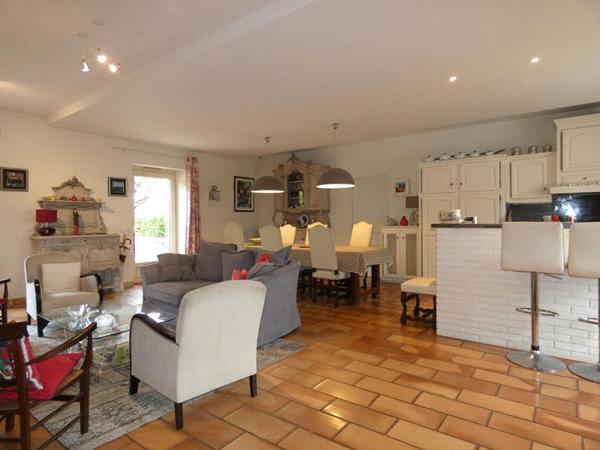 2 Maisons / dépendances / garage / terrain 1900m²