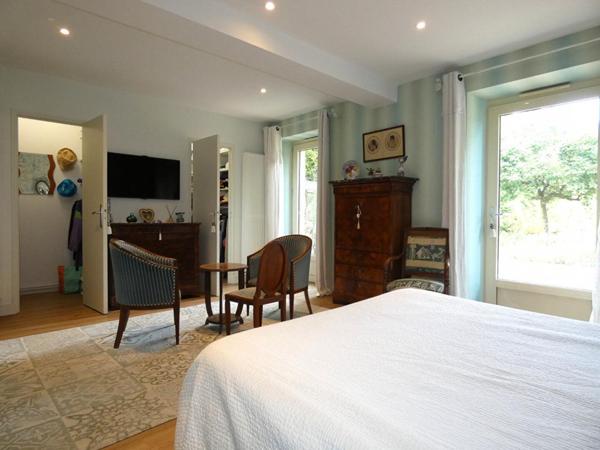 2 Maisons / dépendances / garage / terrain 1900m²