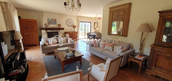 EXCLUSIVITE BSK
Sur une belle parcelle arborée et clôturée de 5700 M2 au calme à 15 mn d Agen (Nord), venez découvrir cette belle maison de qualité, idéale pour une famille.
Vous entrez dans un joli hall d'entrée de 13M2 pouvant servir de bureau, puis un large séjour lumineux de 55 M2 avec cheminée ouvert sur une magnifique véranda récente de 36M2 avec vue sur le parc.
Une cuisine équipée de 18m2 avec son cellier (possibilité d'ouvrir sur le séjour).
Côté nuit, vous disposez de 4 chambres avec placards dont 2 avec cabinet de toilette, une salle de bains neuve, wc indépendants, une salle d'eau neuve.
Petit plus : une pièce indépendante contigue pouvant faire office d'une chambre supplémentaire ou d'un bureau avec salle d'eau et wc.
A l'extérieur, une belle piscine de 9X4 m avec ligne d'eau en carreaux de grès cérame vous attend avec ses larges terrasses et son pool house avec barbecue !
Deux chalets en bois à l'extérieur.
Chauffage assuré par climatisation réversible gainable (côté nuit) et splits (salon séjour et cuisine).
Alarme, portail alu télécommandé.
Bref, si vous recherchez une belle maison familiale au calme, cette maison vous attend ! A nos agendas !