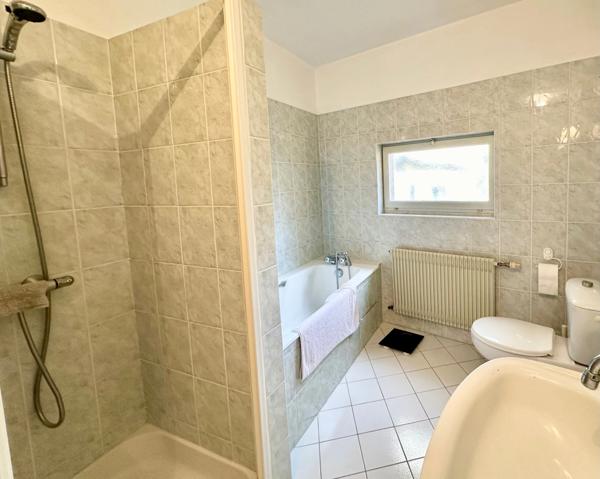 Maison à vendre SAUMUR - 4 chambres entre-les ponts proche commerces, la gare et bords de Loire