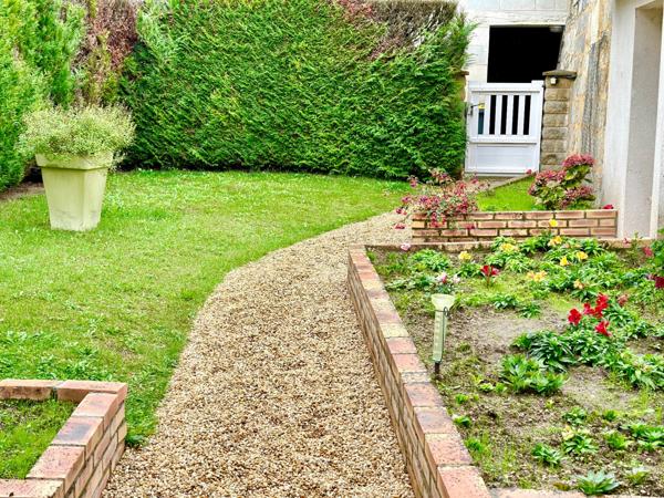 Maison à vendre SAUMUR - 4 chambres entre-les ponts proche commerces, la gare et bords de Loire