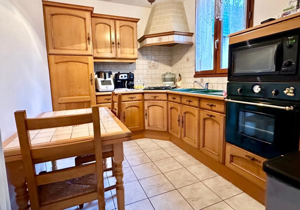 Maison à vendre SAUMUR - 4 chambres entre-les ponts proche commerces, la gare et bords de Loire