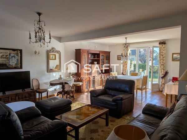 PAVILLON DE 169 m² – HABITABLE DE PLAIN-PIED, 4 CHAMBRES, SOUS-SOL COMPLET ET JARDIN DE 1 600 m²