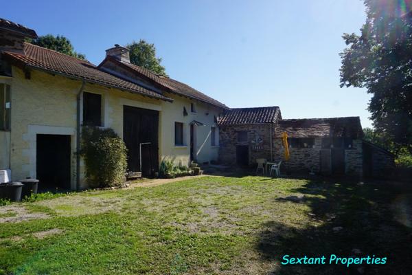 Ancien corps de ferme niché au coeur d'une nature verdoyante et préservée.